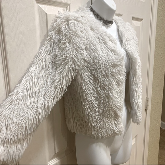 White Faux Fur Cardigan Jacket❤️New Listing❤️ - Picture 7 of 10